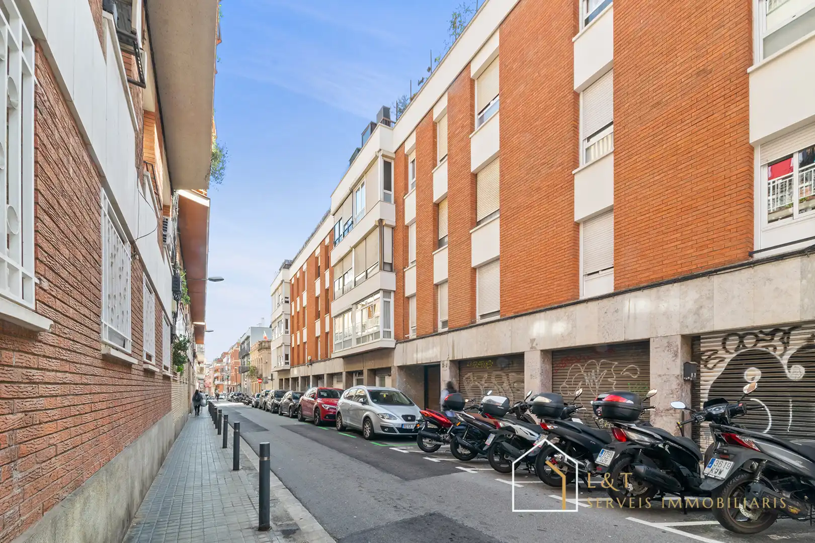 Vista exterior de Pis en venda en Barcelona amb Calefacció