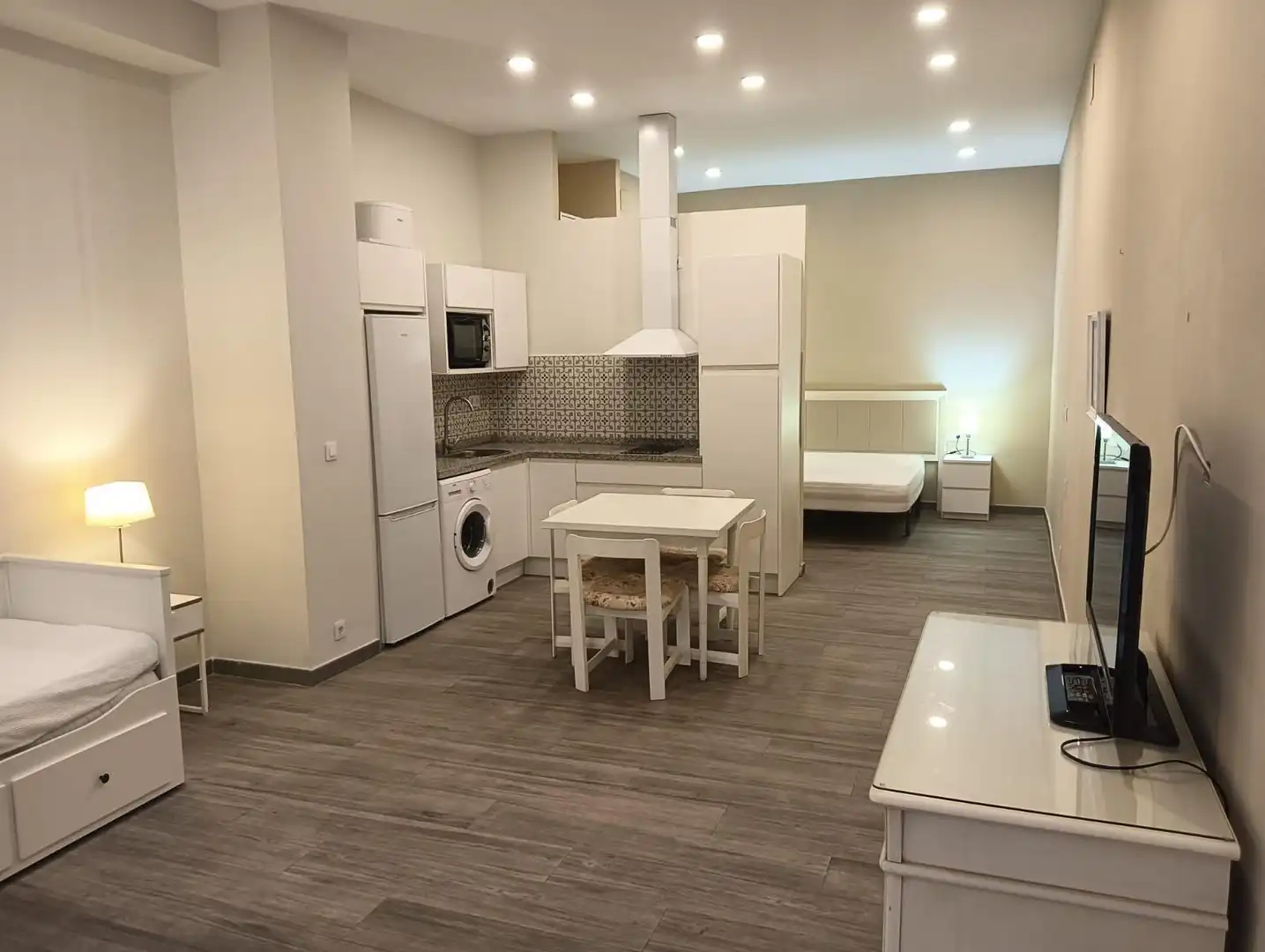 Cuina de Apartament de lloguer en Sevilla amb Aire condicionat i Moblat