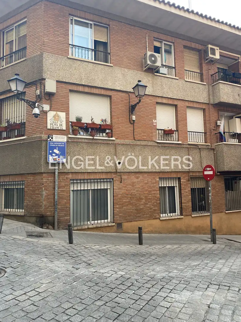 Vista exterior de Piso de alquiler en Madrid con Calefacción y Jardín privado