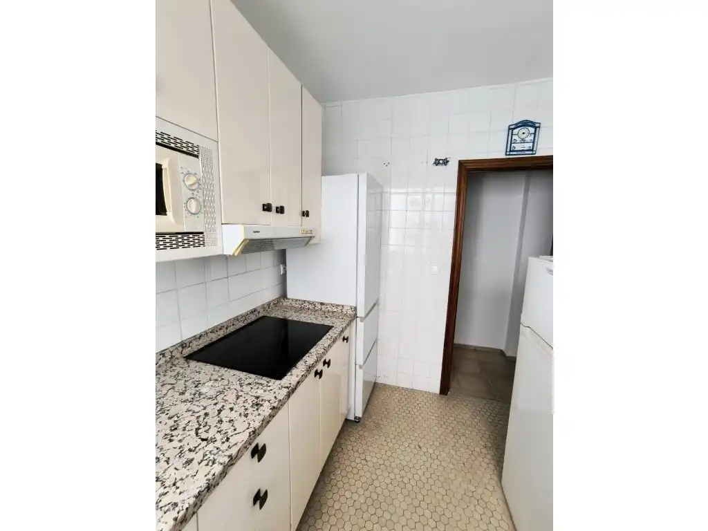 Flat for rent in Calle Julio Pellicer, Ciudad Jardín - Zoco