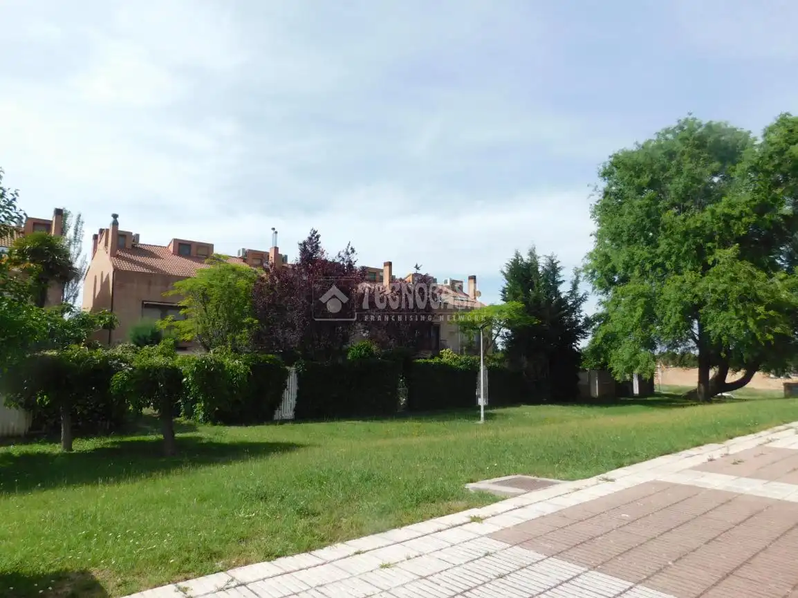 Casa adosada en venta en Zaragoza con Piscina comunitaria