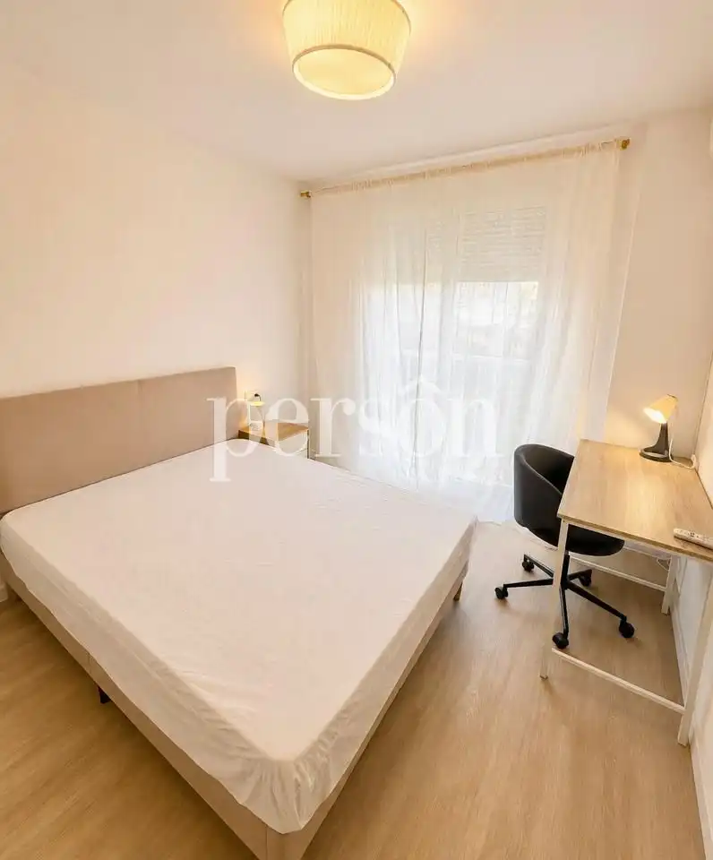 Bedroom of Flat for share in Moncada  with Air Conditioner and Furnished