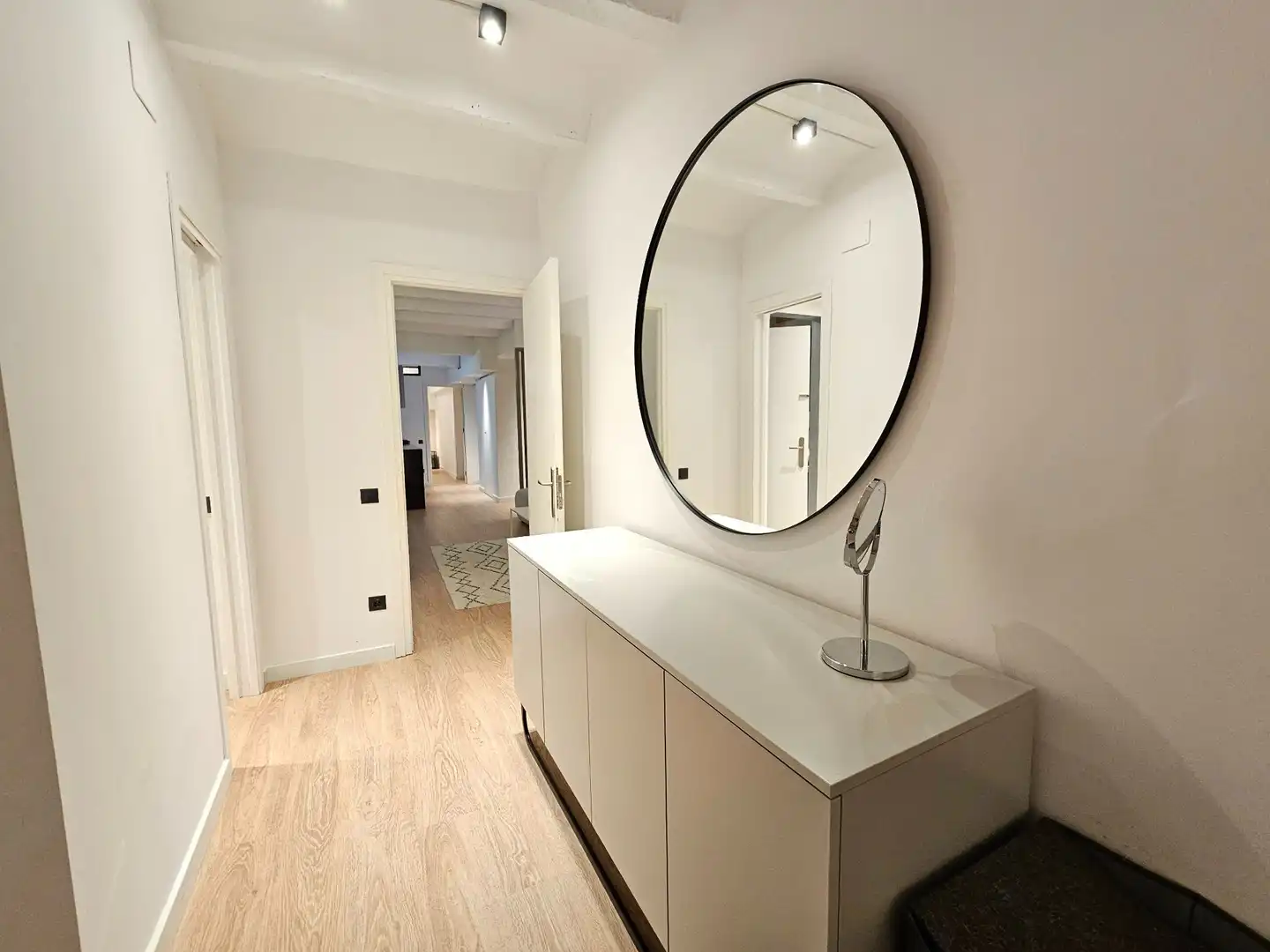 Flat for rent in Barcelona  with Air Conditioner and Furnished