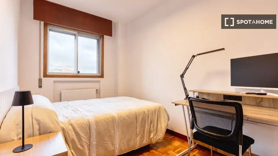 Bedroom of Flat for share in Madrid  with Air Conditioner, Terrace and Furnished