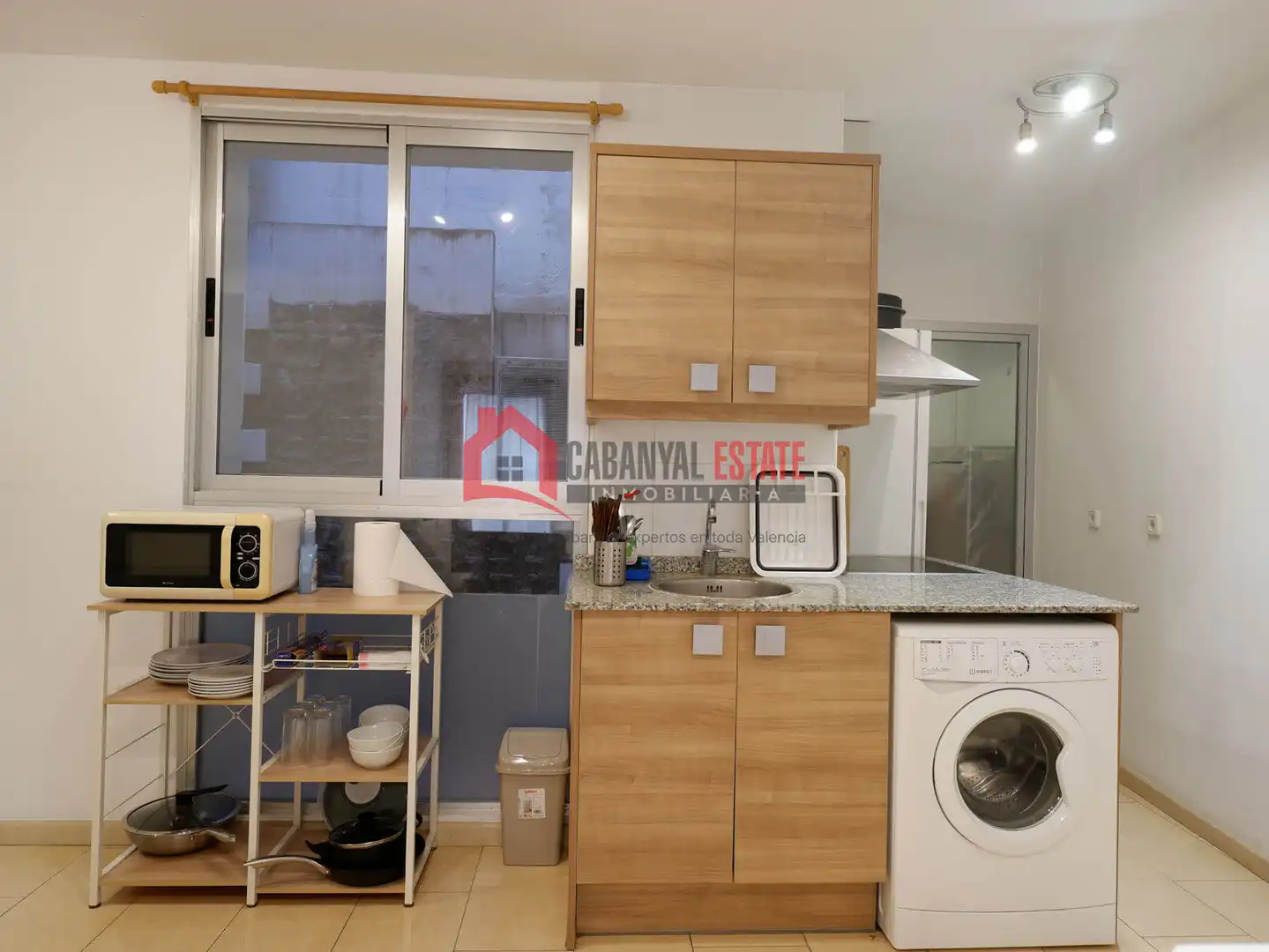 Cocina de Estudio de alquiler en Valencia con Aire acondicionado, Amueblado y Balcón