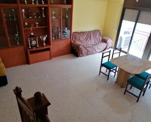 Sala d'estar de Casa adosada en venda en El Prat de Llobregat amb Calefacció, Jardí privat i Terrassa