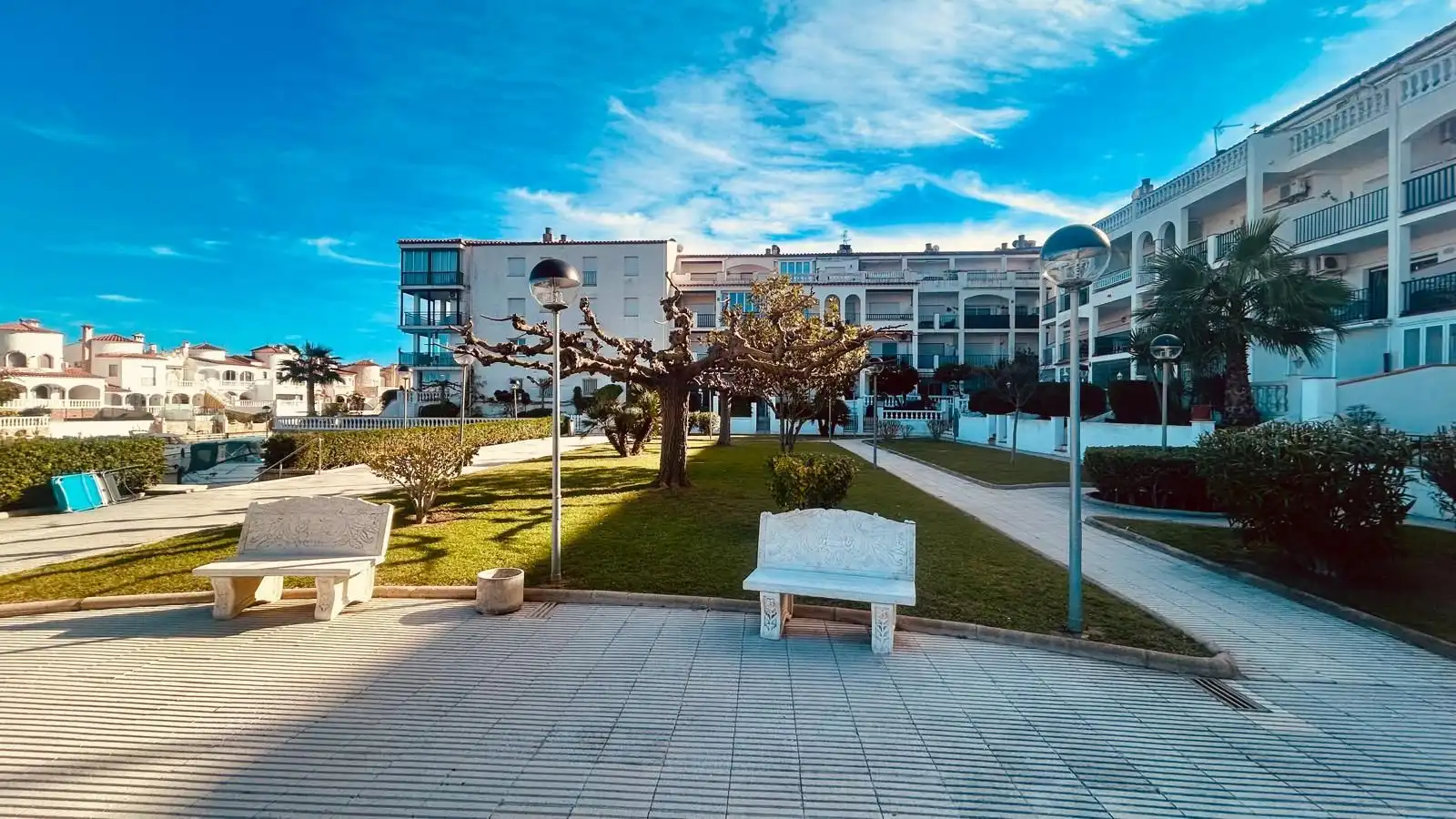 Vista exterior de Apartamento en venta en Empuriabrava con Aire acondicionado, Terraza y Piscina comunitaria