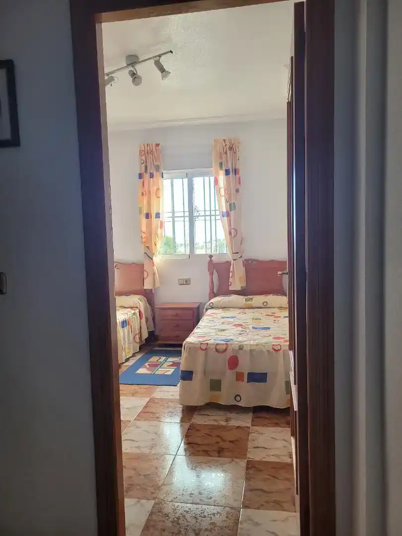 Dormitori de Casa adosada en venda en Orihuela amb Jardí privat, Traster i Moblat