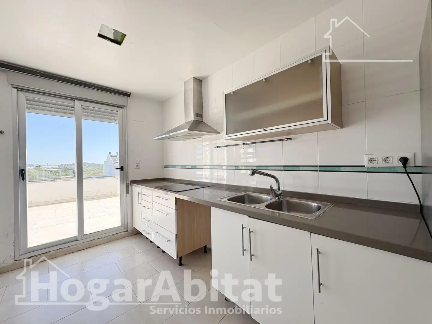 Cuina de Àtic en venda en Vilallonga / Villalonga amb Terrassa, Balcó i Piscina comunitària
