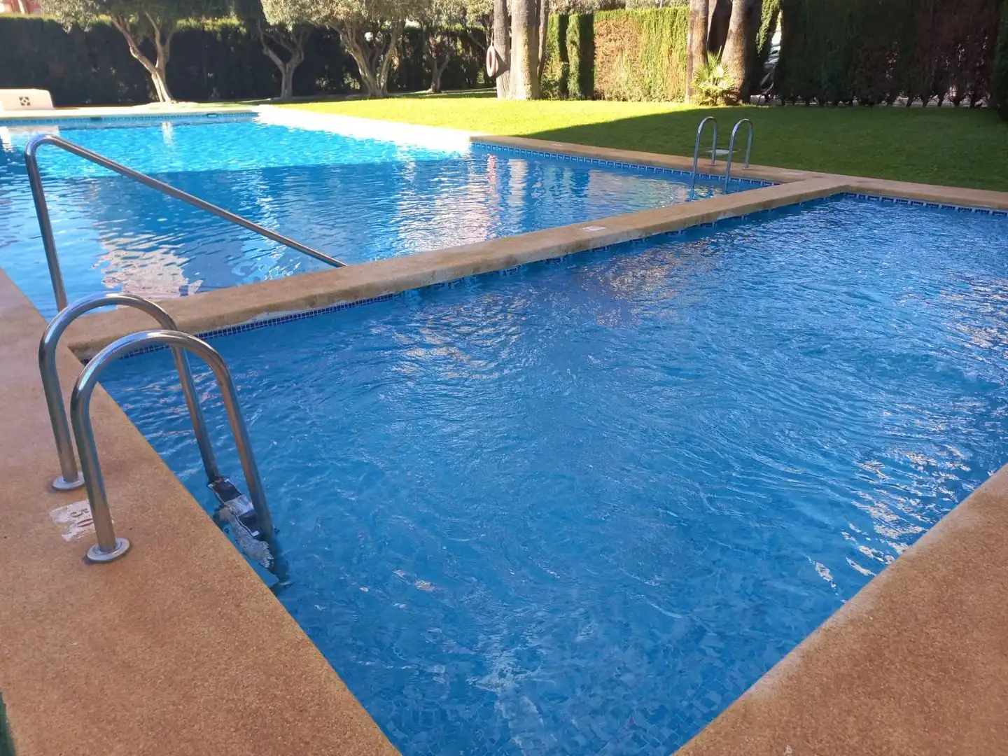 Piscina de Piso en venta en Benidorm con Jardín privado, Amueblado y Piscina comunitaria