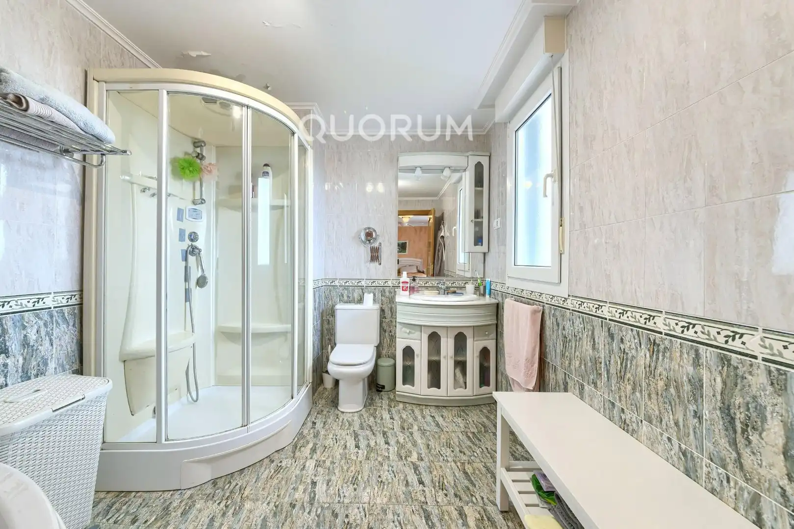 Bathroom of Detached homes for sale in Santurtzi 