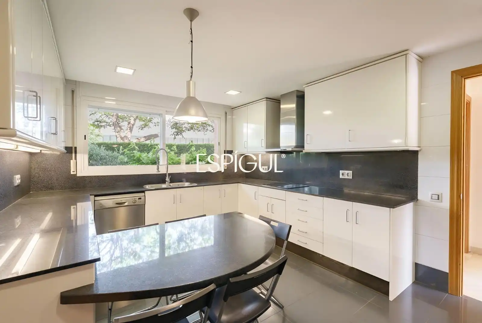 Kitchen of Houses for sale in Sant Cugat del Vallès  with Air Conditioner, Heating and Storage room