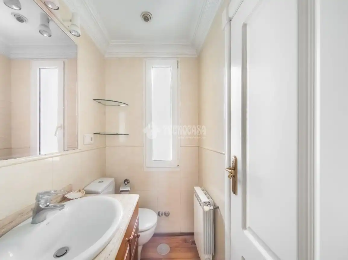 Baño de Piso de alquiler en Madrid con Aire acondicionado