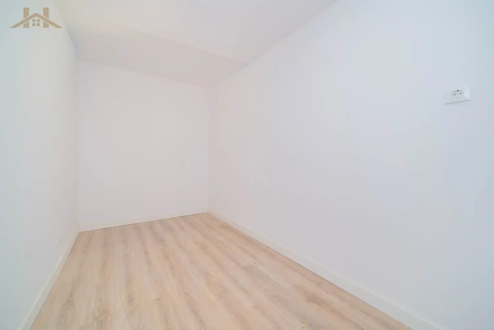Flat for sale in Pinto  with Air Conditioner, Heating and Oven