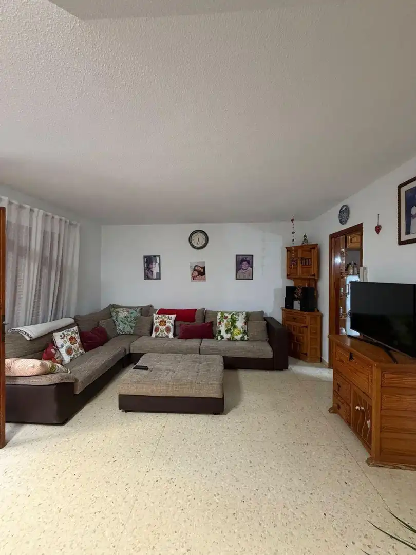 Sala d'estar de Casa adosada en venda en Puerto de la Cruz amb Jardí privat, Terrassa i Moblat