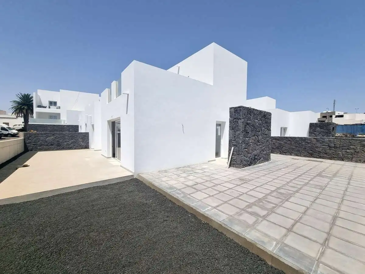 Vista exterior de Casa o xalet en venda en Teguise amb Jardí privat i Terrassa