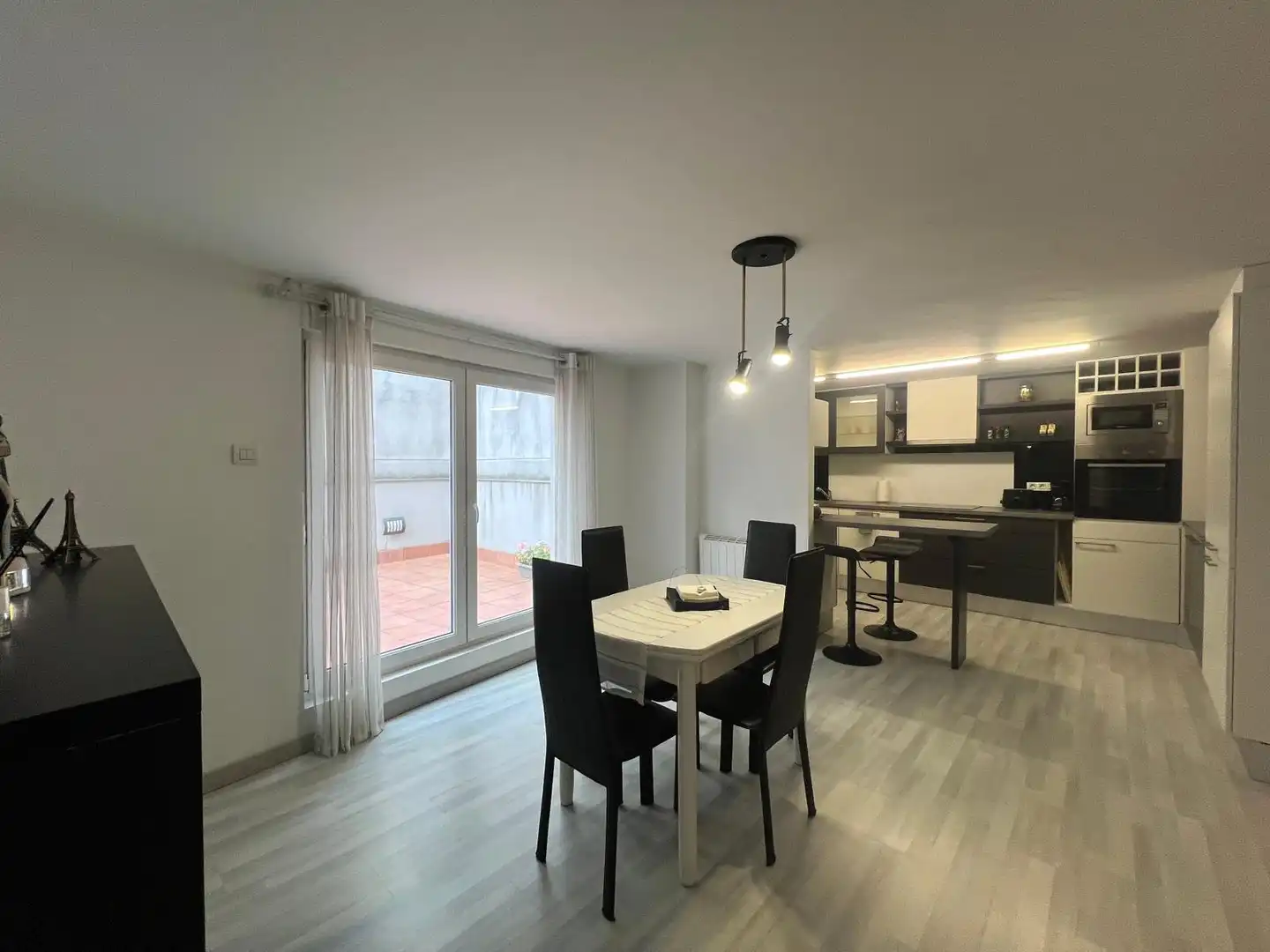 Menjador de Apartament de lloguer en Lugo amb Calefacció, Terrassa i Moblat