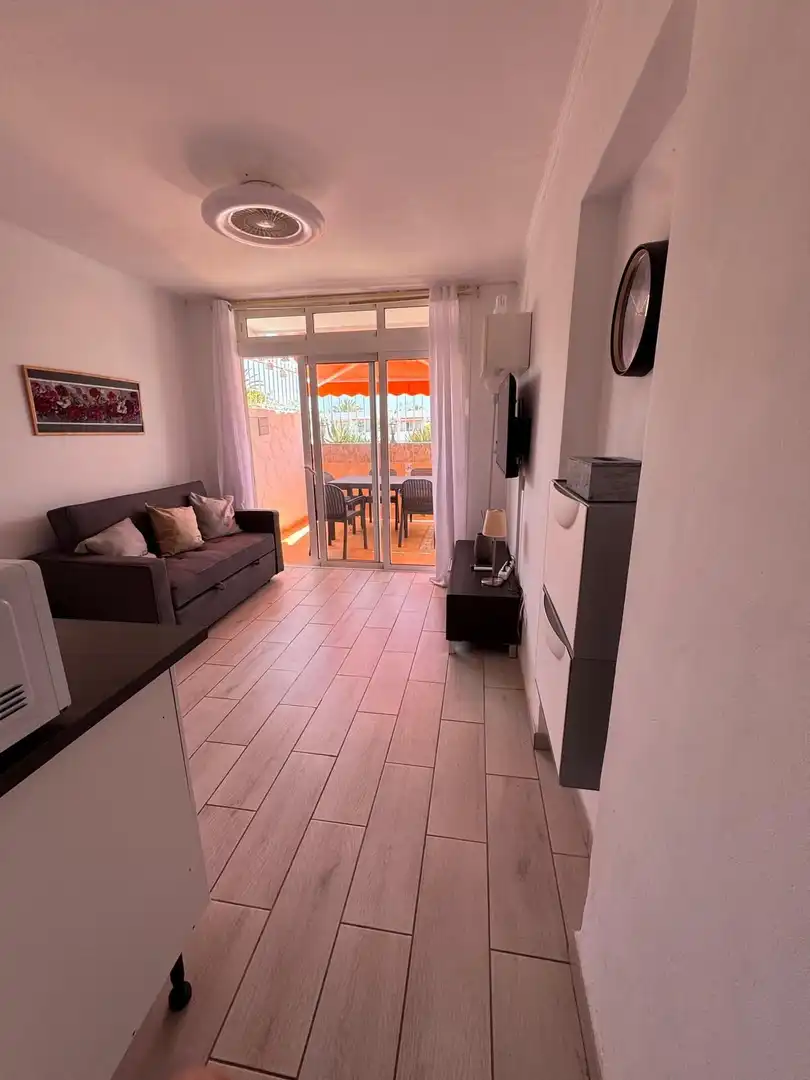 Sala de estar de Apartamento en venta en Arona con Terraza, Amueblado y Piscina comunitaria