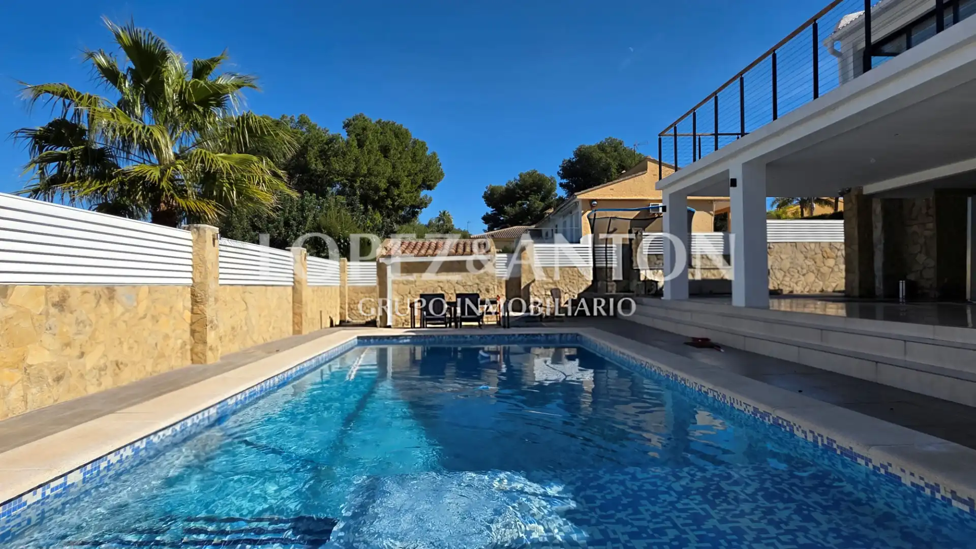 Piscina de Casa o chalet en venta en L'Eliana con Aire acondicionado, Jardín privado y Parquet