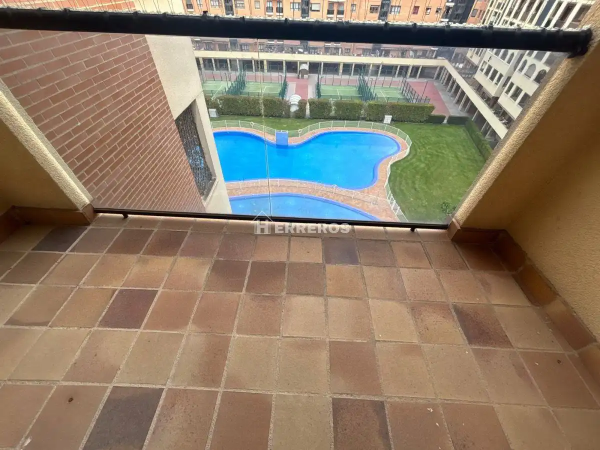Swimming pool of Flat for sale in  Logroño  with Heating, Parquet flooring and Terrace