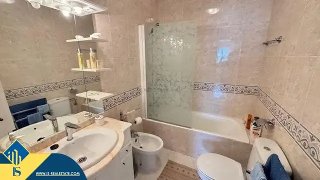 Bany de Casa o xalet en venda en Rojales amb Jardí privat, Terrassa i Moblat