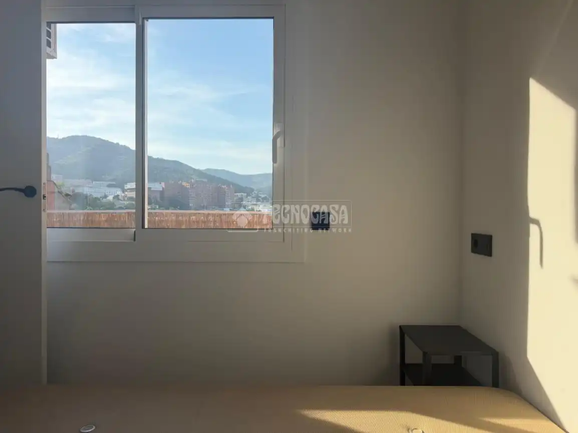 Habitación de Piso en venta en Barcelona con Aire acondicionado y Balcón