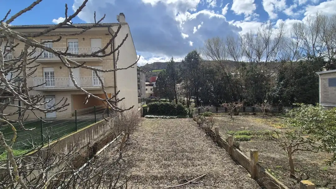 Haus oder Chalet zum Verkauf in Puente la Reina / Gares mit Privatgarten, Terrasse und Möbliert
