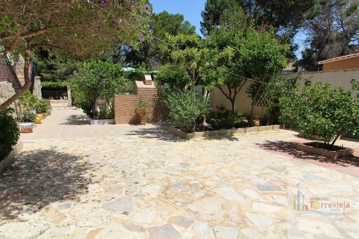 Vista exterior de Casa o xalet en venda en Torrevieja amb Aire condicionat, Calefacció i Traster