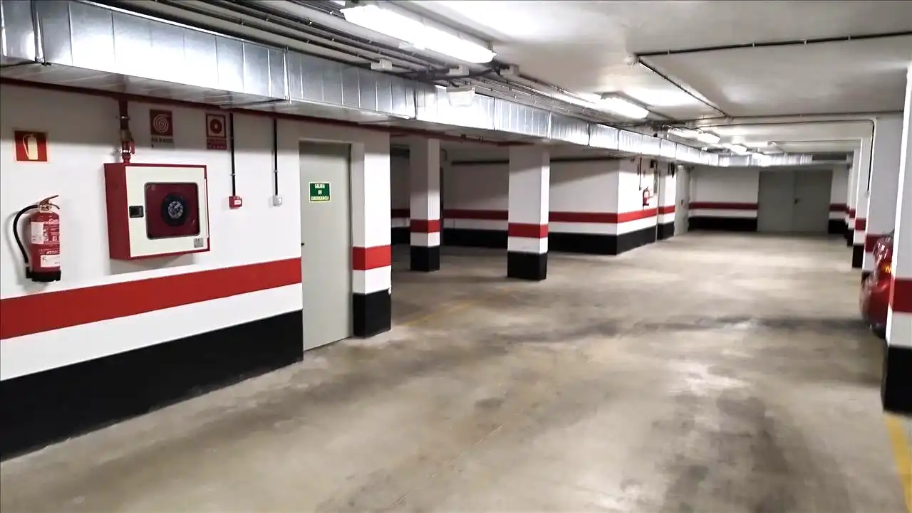 Parkplatz von Garage zum Verkauf in Telde