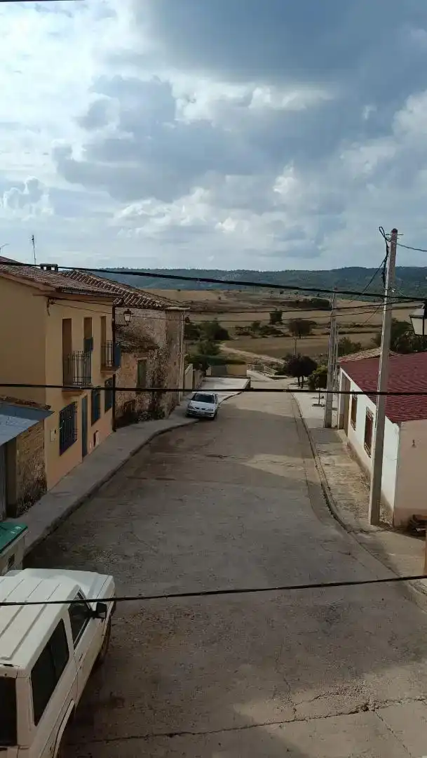 Vista exterior de Casa adosada en venda en Fresneda de la Sierra amb Moblat