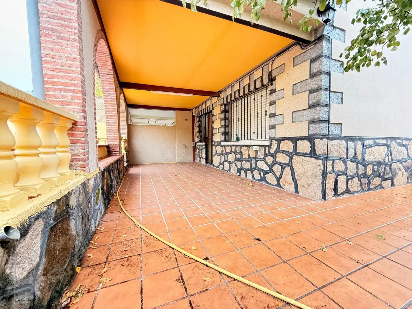 Vista exterior de Casa adosada en venta en Higuera de las Dueñas con Calefacción, Jardín privado y Terraza