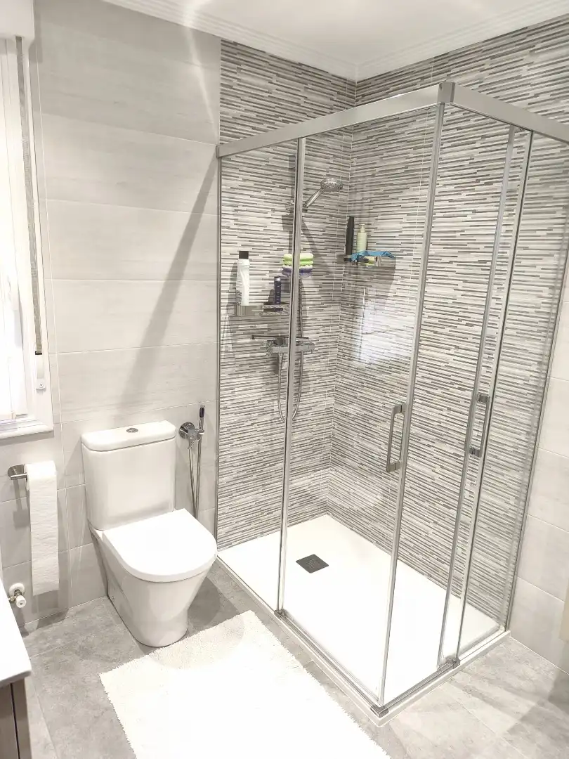 Baño de Piso en venta en Barakaldo  con Calefacción, Amueblado y Balcón