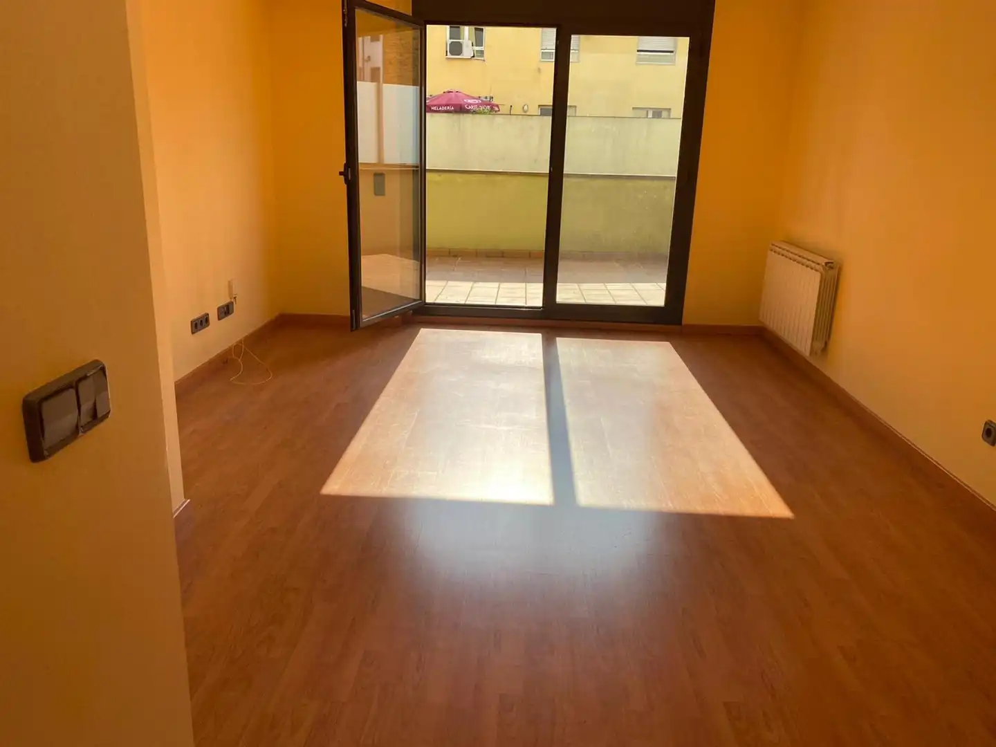 Terrasse von Wohnung zur Miete in Manlleu mit Heizung