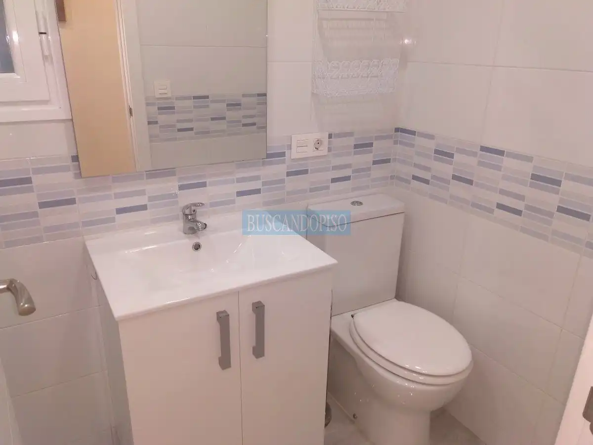 Bathroom of Apartments for rent in  Logroño  with Heating, Parquet flooring and Terrace