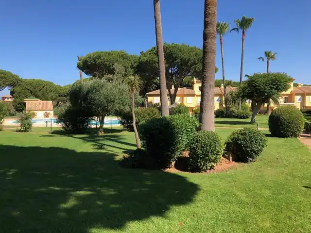 Jardí de Casa adosada en venda en Chiclana de la Frontera amb Aire condicionat, Calefacció i Jardí privat