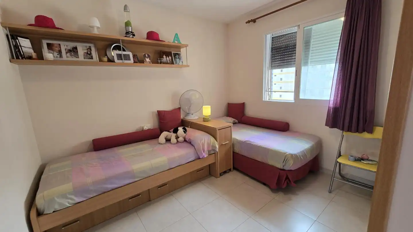 Habitación de Apartamento de alquiler en Gandia con Terraza, Amueblado y Piscina comunitaria