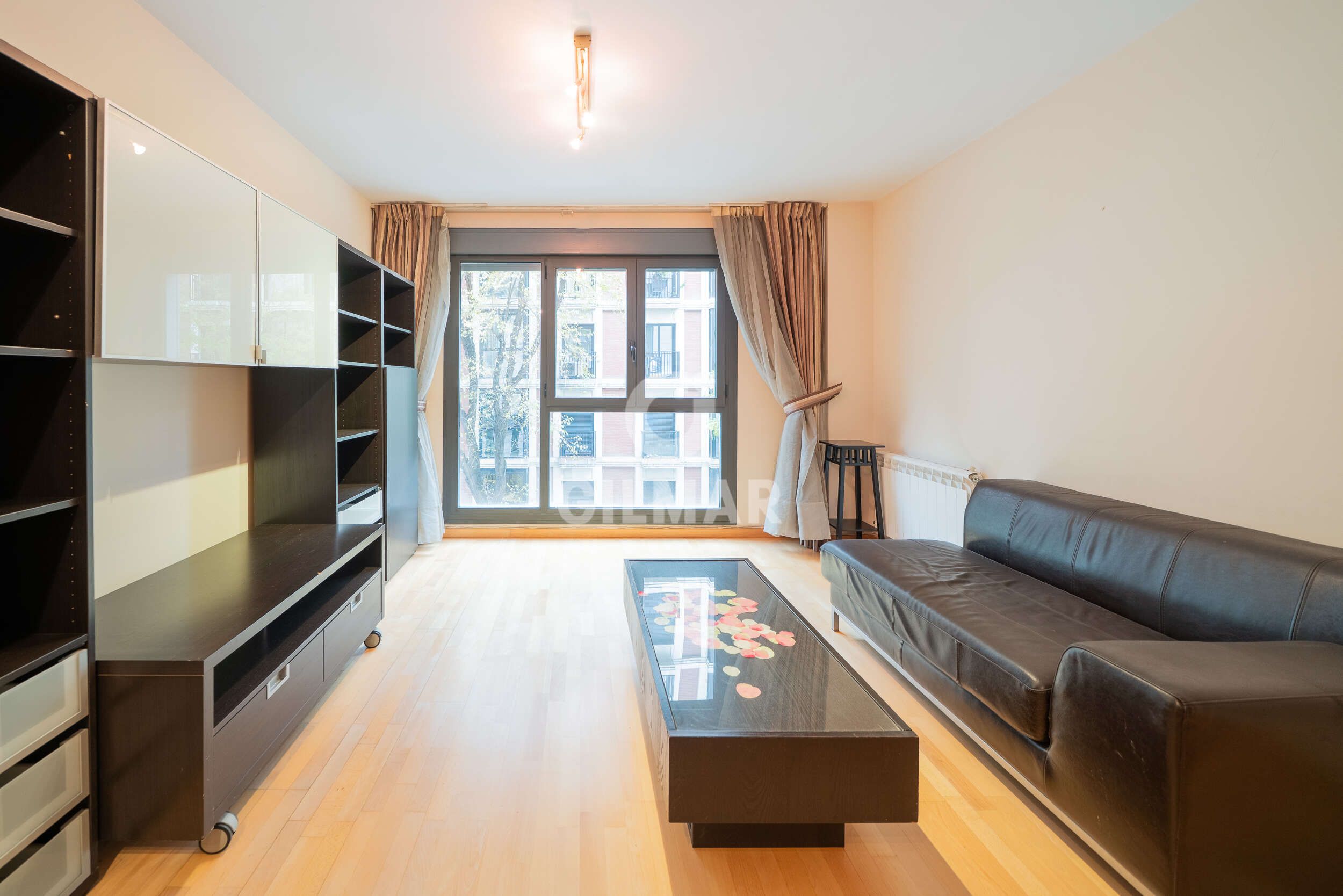Living room of Flat for sale in  Madrid Capital  with Heating, Private garden and Storage room