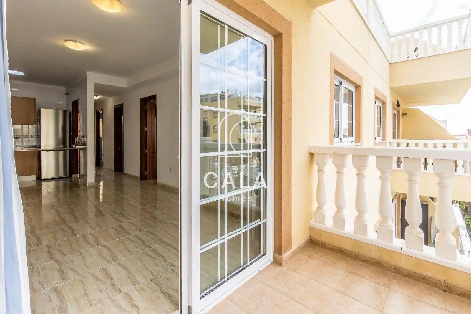 Ático en venta en Arona con Terraza, Trastero y Piscina