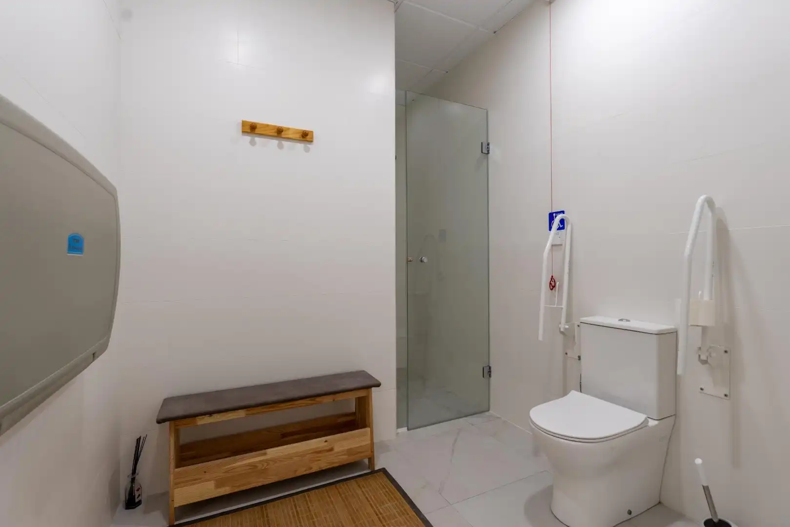 Bathroom of Commercial properties for rent in  Logroño  with Furnished