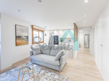 Flat with lift to rent in Calle Uría