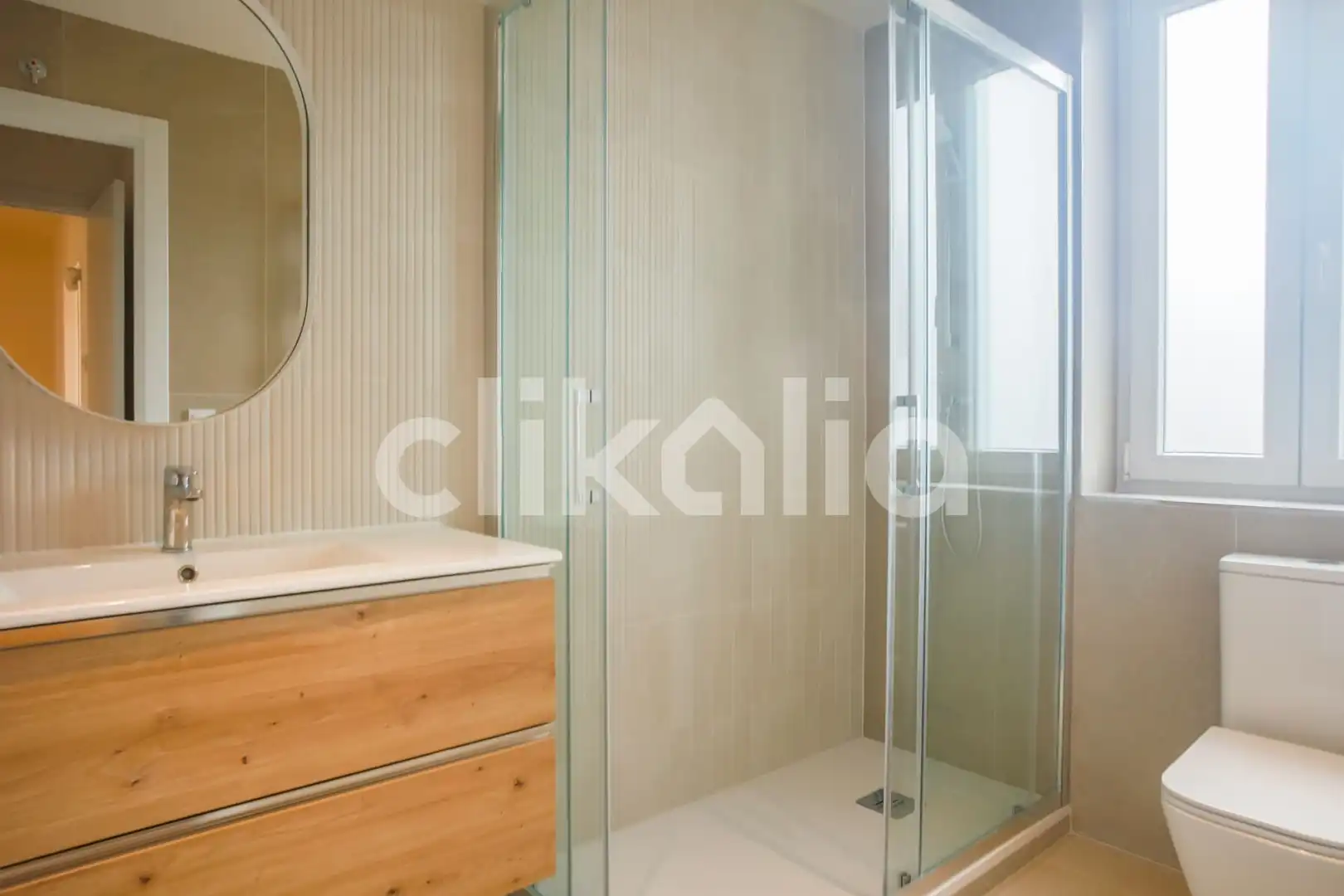 Bathroom of Flat for sale in Madrid  with Air Conditioner and Heating
