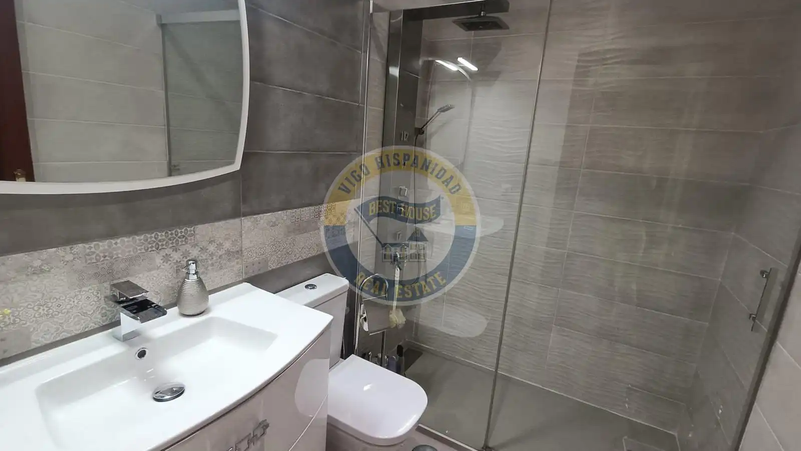 Baño de Casa adosada en venta en Vigo  con Calefacción, Terraza y Trastero
