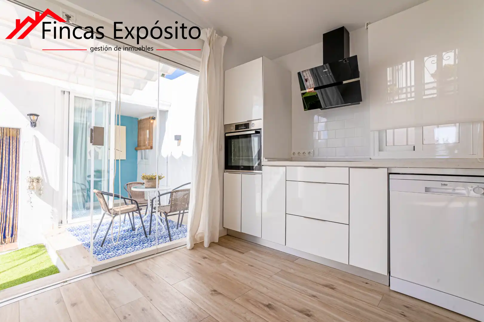 Cuina de Casa o xalet en venda en Vélez-Málaga amb Aire condicionat i Terrassa