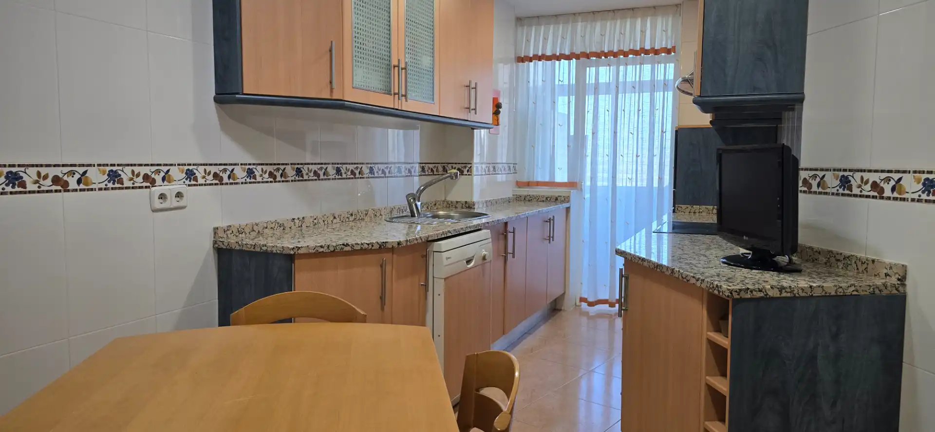 Kitchen of Flat for sale in Madrid  with Heating, Private garden and Terrace
