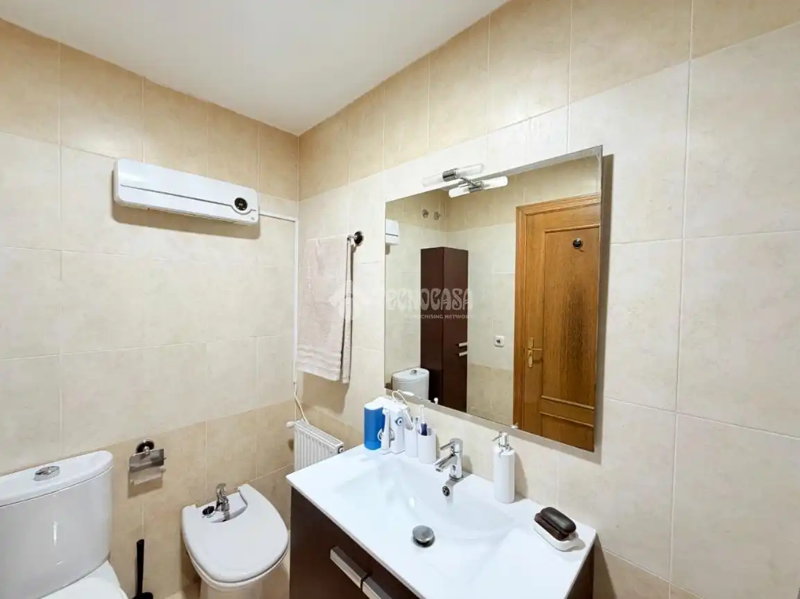 Baño de Casa adosada en venta en Hontanares de Eresma con Calefacción