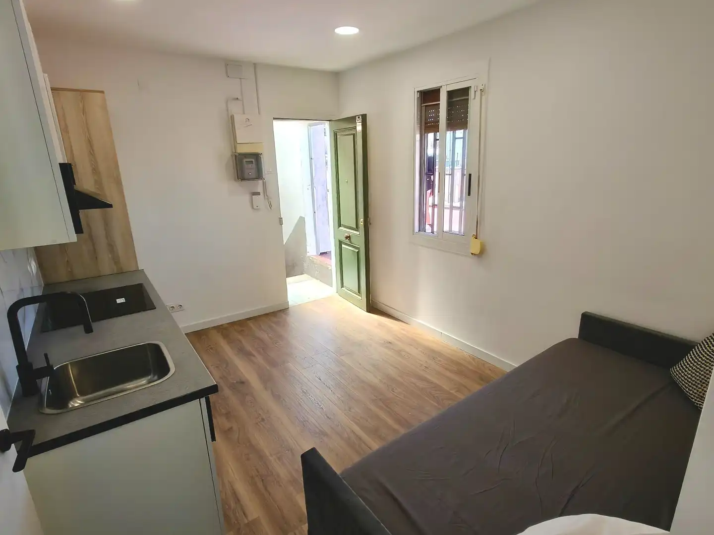 Habitación de Ático en venta en L'Hospitalet de Llobregat con Parquet, Terraza y Trastero