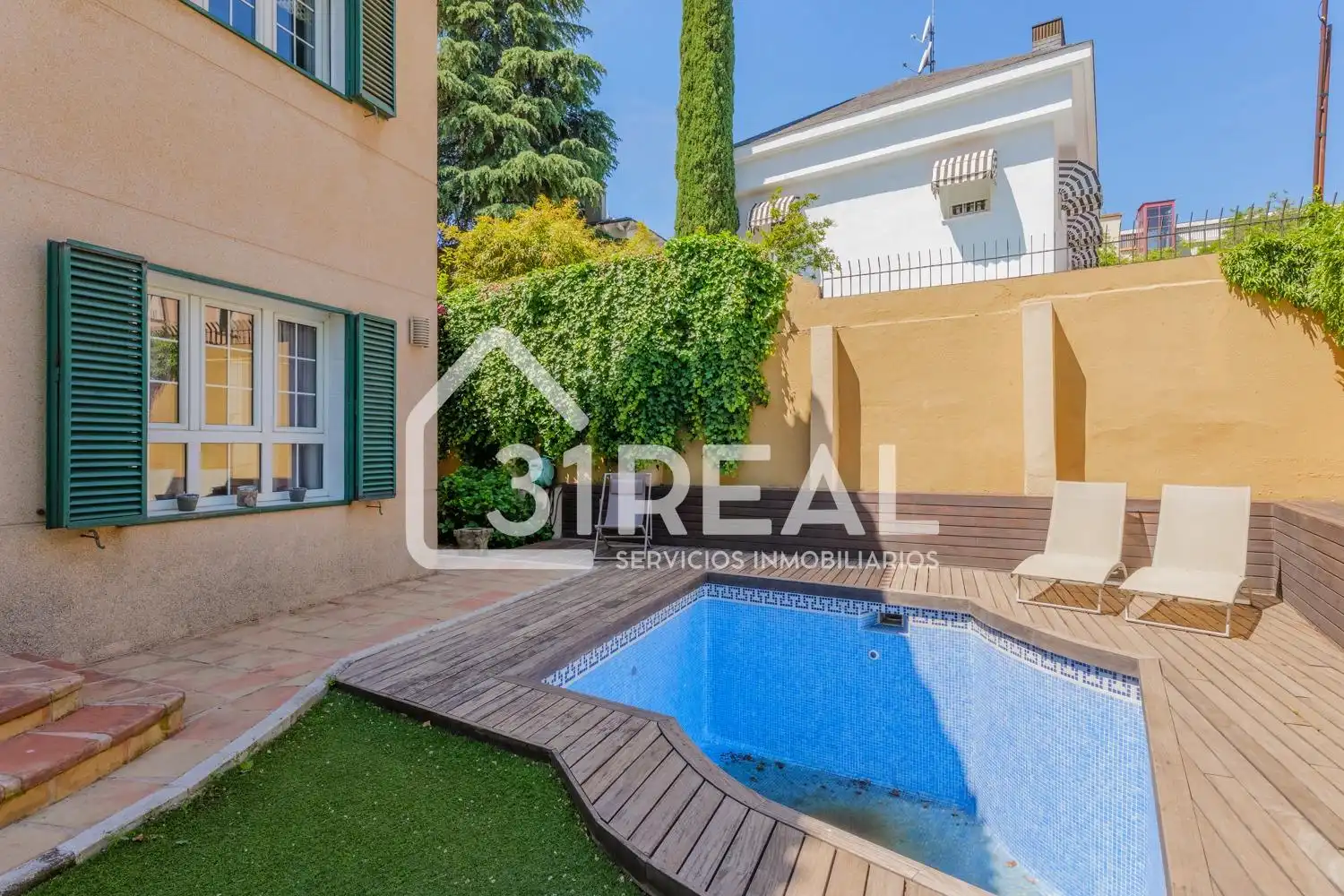 Jardí de Casa o xalet en venda en Madrid