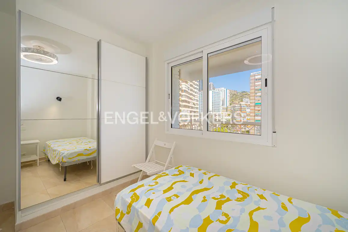 Bedroom of Flat for sale in Benidorm  with Air Conditioner, Terrace and Community pool