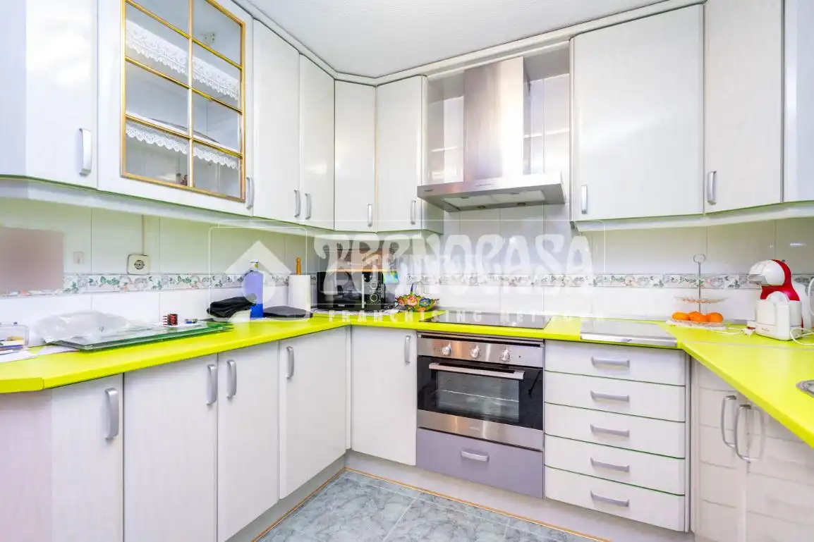 Cocina de Casa adosada en venta en Colmenar Viejo con Calefacción, Jardín privado y Terraza