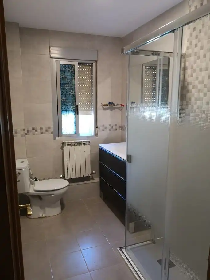 Baño de Piso en venta en  Logroño con Calefacción y Amueblado